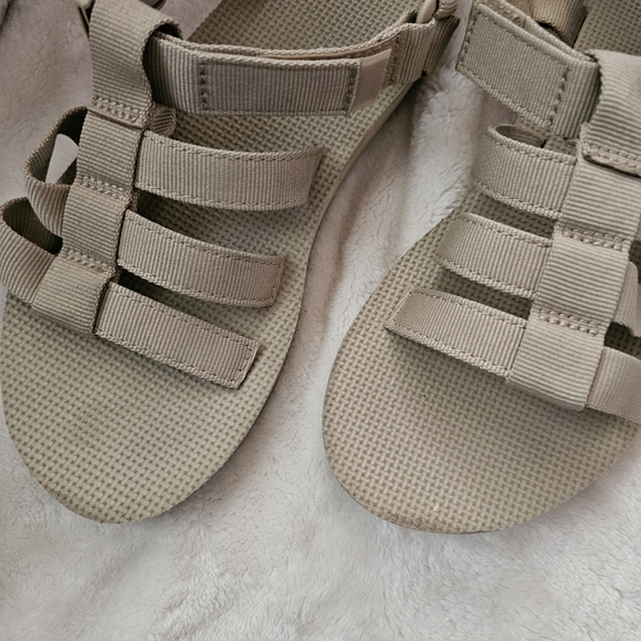 Sold via Insta - Picture 8 of 8